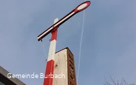 Signal und Stele am Bahnhof Niederdresselndorf
